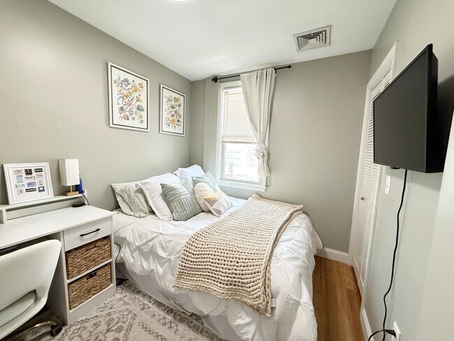 Photo - 201 W 3rd St Unit F