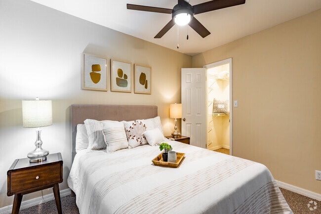 1 BR, 1 BA - 570 SF