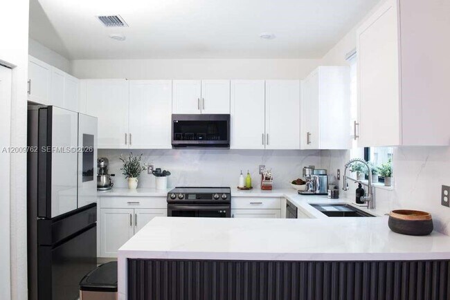 Photo - 20917 NE 8th Ave