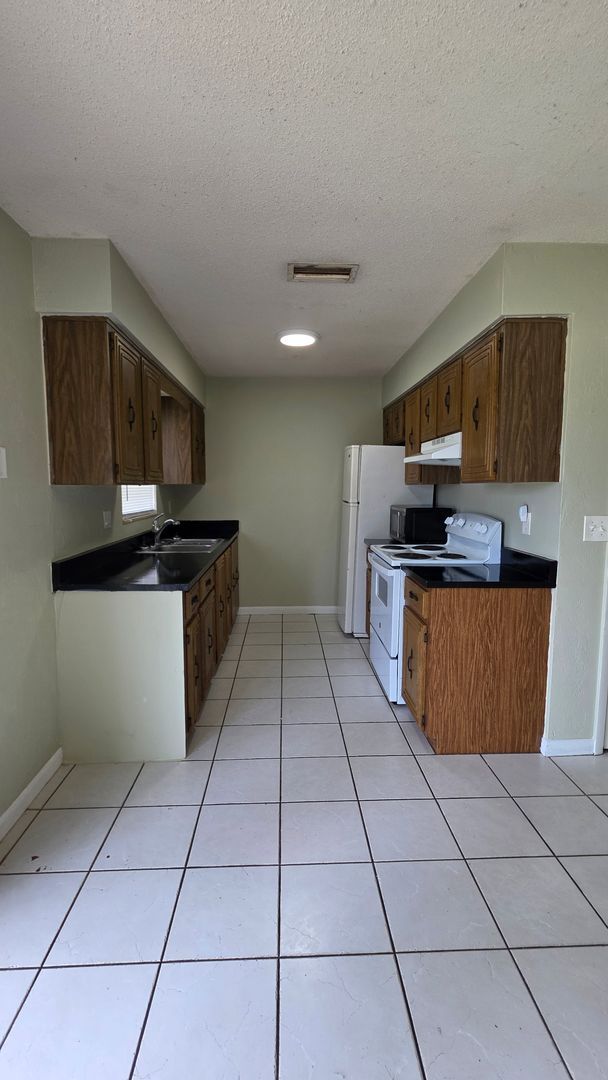 Photo - 1571 Mobile Ave