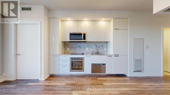 Photo - 75 Canterbury Pl Unit 715