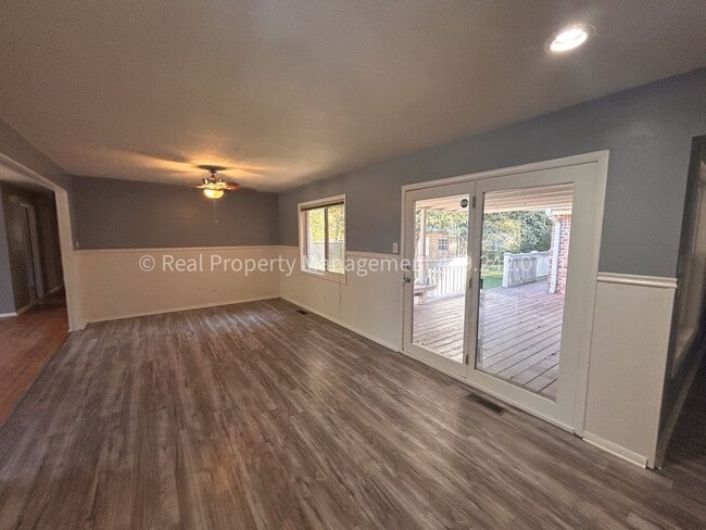 Photo - 1901 S 72nd St