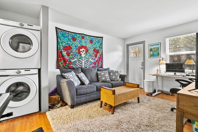 Photo - 2411 Blossom St