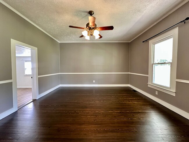 Photo - Charming 3 Bedroom Home for Rent – Recentl...