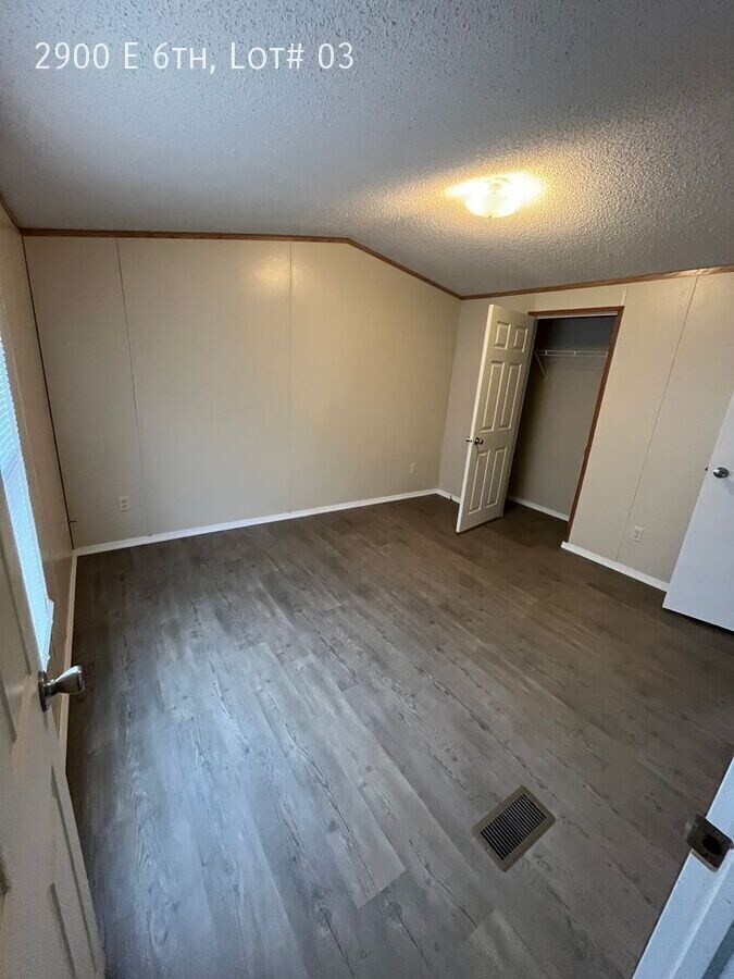 Photo - 2900 E 6th Ave