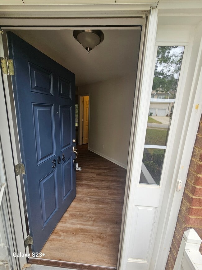 Photo - 304 Oak Cove Dr