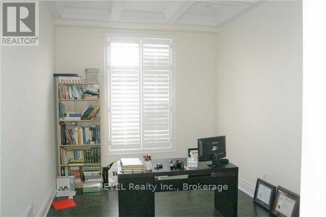 Photo - 1 Tilsonburg Ave