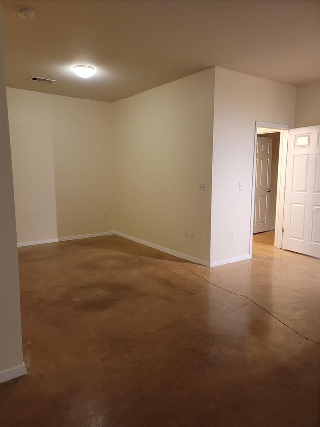 Photo - 910 W 25th St Unit 1