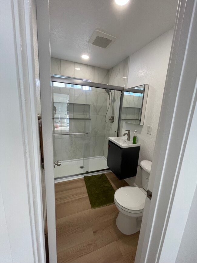 Photo - 6315 Osler St