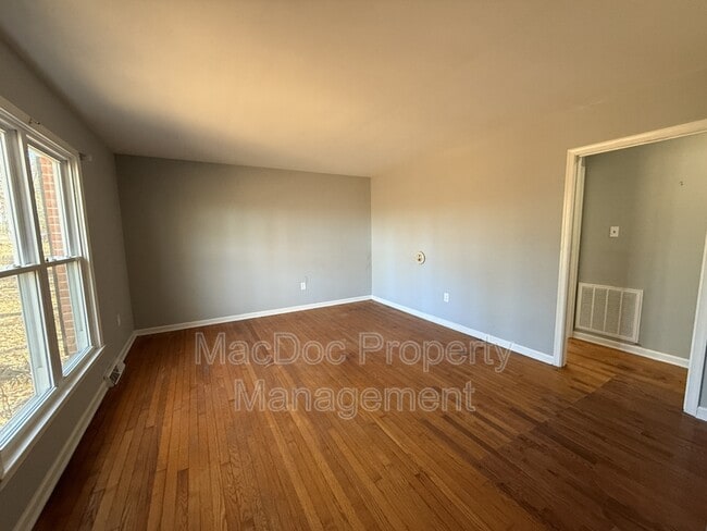 Photo - 727 Chalklevel Rd