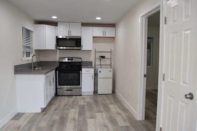 Photo - 922 E Century Blvd