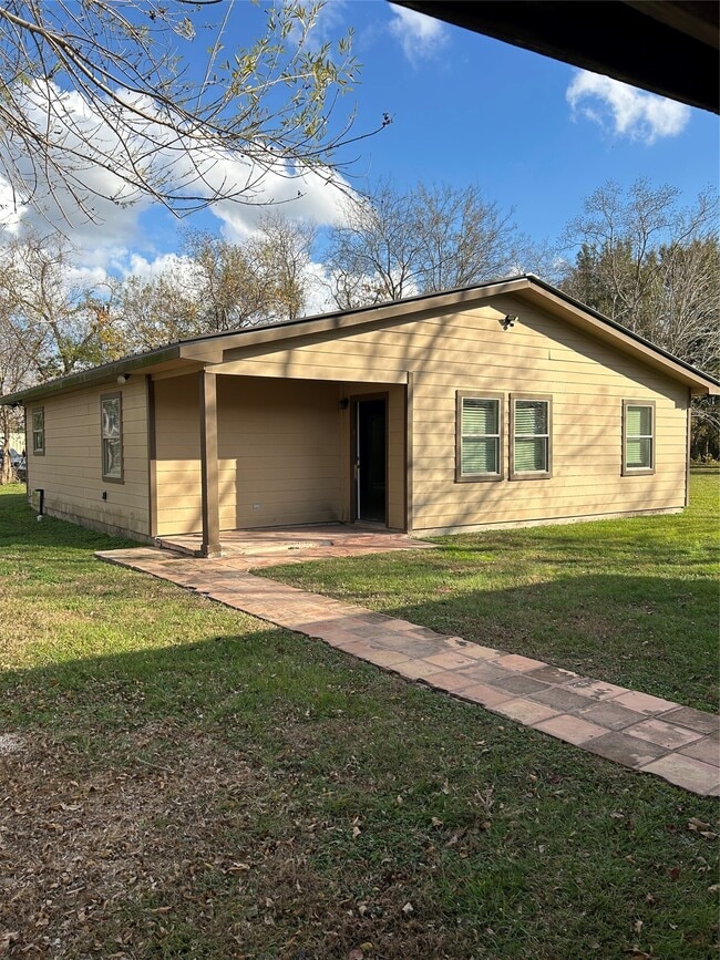 Building Photo - 16011 Mary Ann Ln