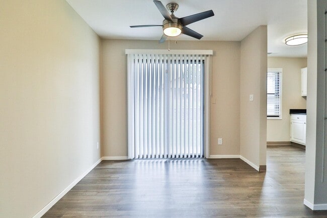 Photo - Apple Glen Apartments