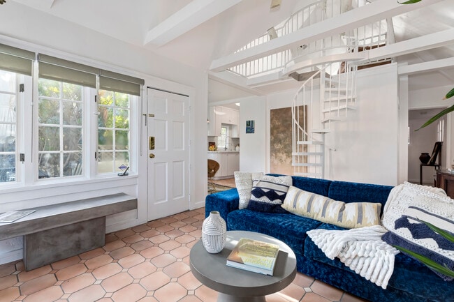 Photo - 2427 N Gower St