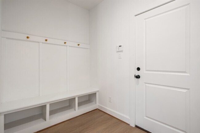 Photo - 884 Prosper St