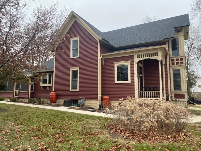 Building Photo - 227 S Water St Unit 227 S. Water Street