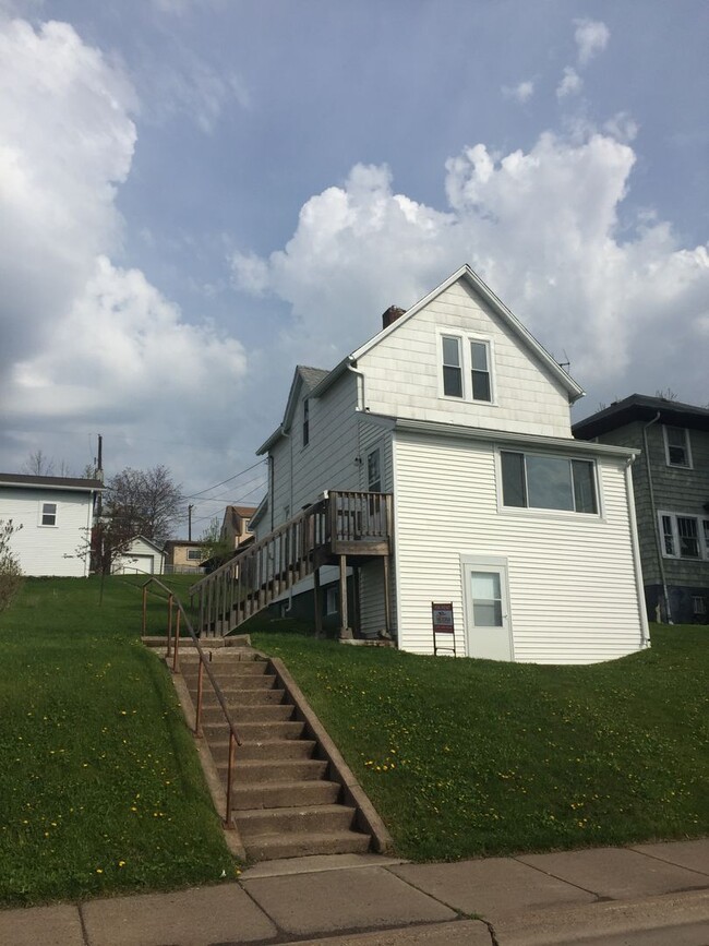 Building Photo - 1217 E 7th St