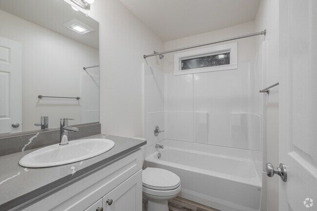 2BR, 1BA - 714SF - Bathroom