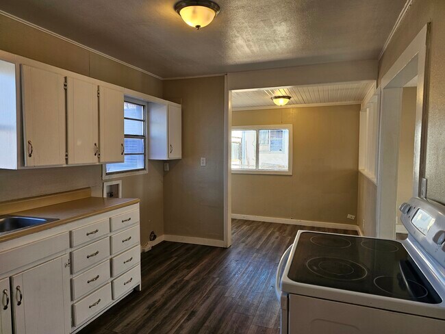 Photo - 204 N Kentucky St