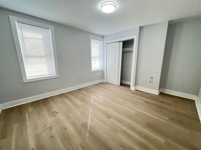 Building Photo - Remodeled 3b/1.5b House in South Philly! Section 8 ONLY!