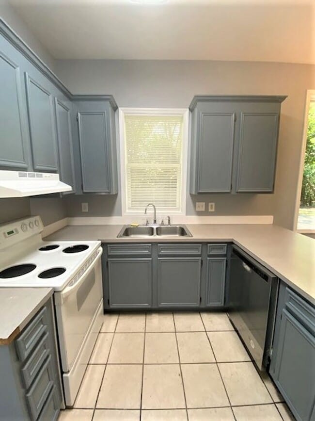 Photo - Downtown Cornelius! Minutes from Lake Norman! 2 Bedroom, DUPLEX!