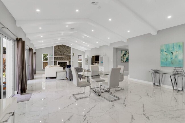 Photo - 2019 NE 14th Ct