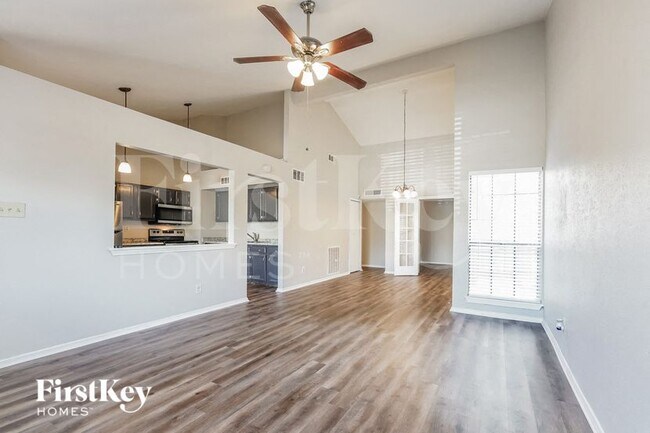 Photo - 415 Justice Dr