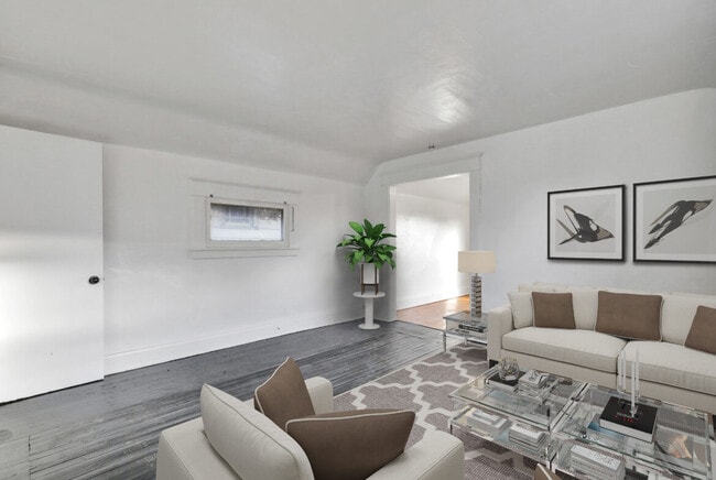 Photo - 416 W Saginaw St