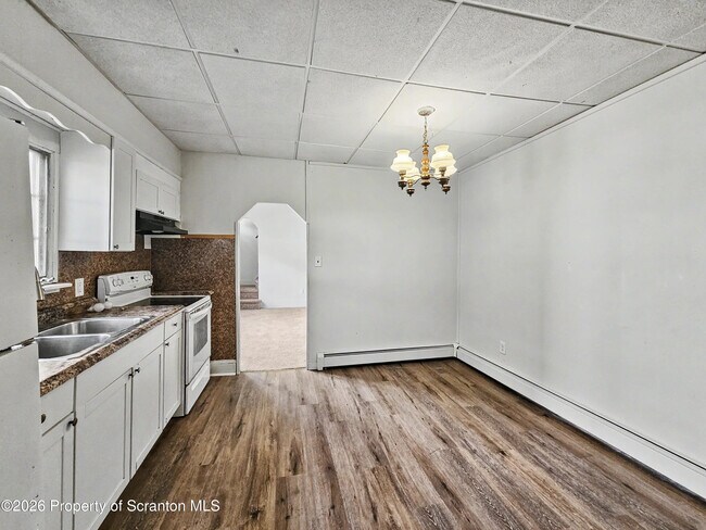 Photo - 949 Carmalt St