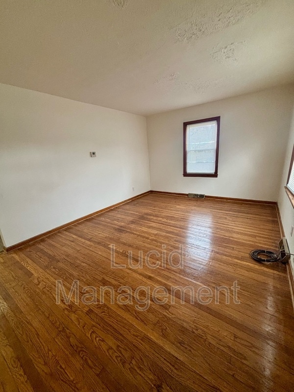 Photo - 1700 Sonne Ave