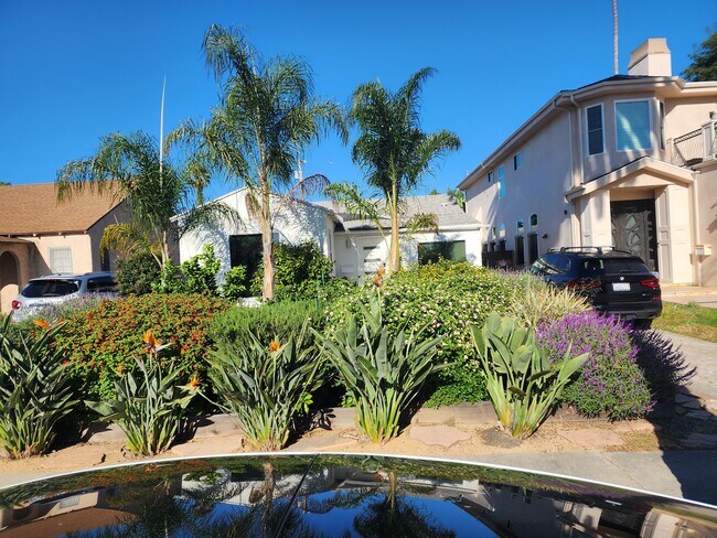 Photo - 1748 Wellesley Ave Unit Back Studio