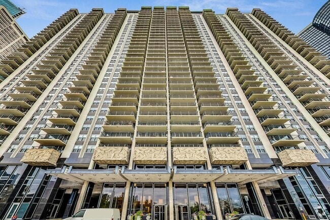 Building Photo - 400 E Randolph St Unit 823 Rental