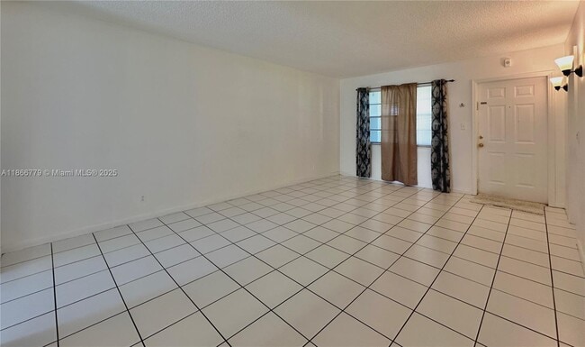 Photo - 500 NE 2nd St Unidad 223