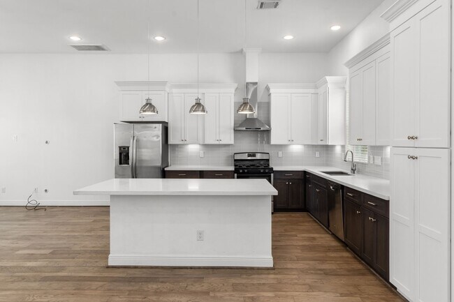 Photo - 2718 McGowen St