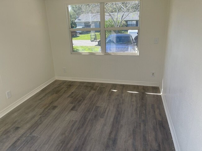 305 Hopkins Ave