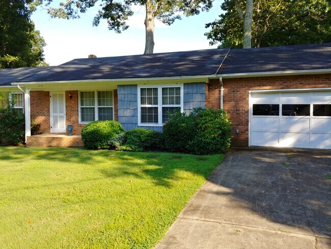 Photo - 1444 Simmons St