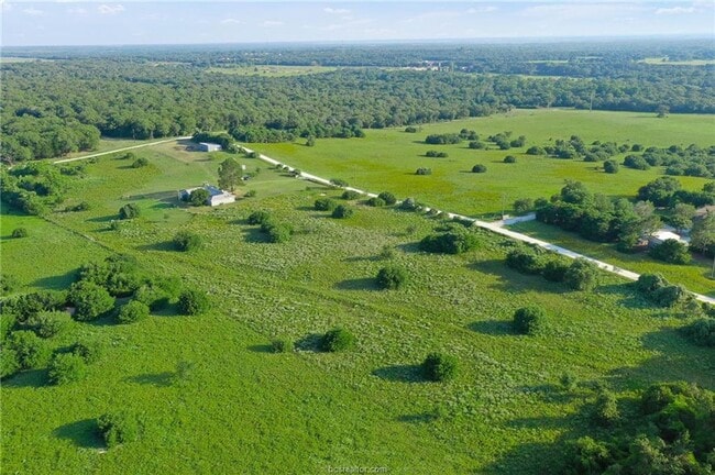 Photo - 7 acres with 5 bed, 3 bath less than 25 mi...