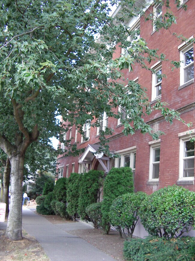 Lincoln Court