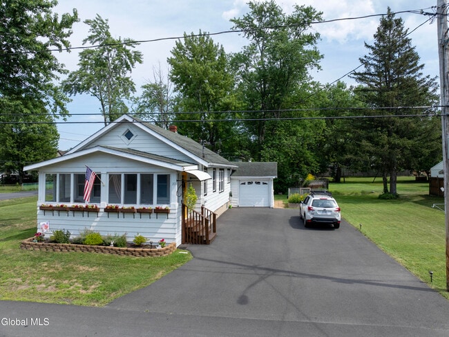 Photo - 33 Clinton St