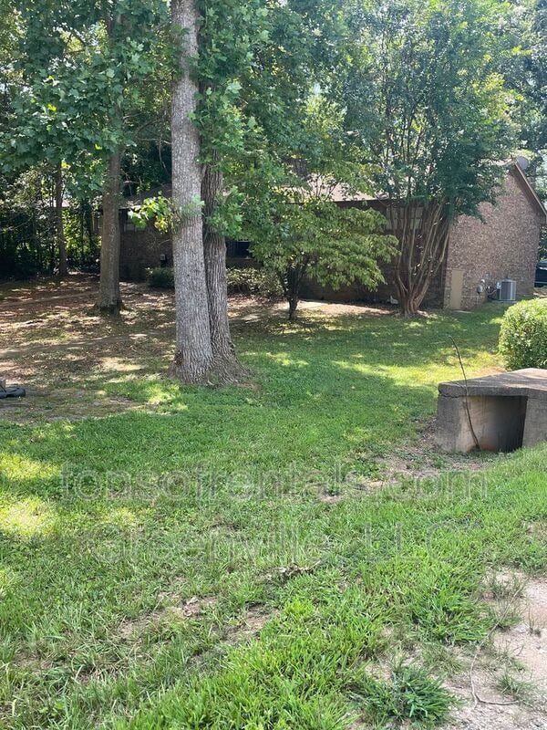 Building Photo - 100 Pinebrook Rd Rental
