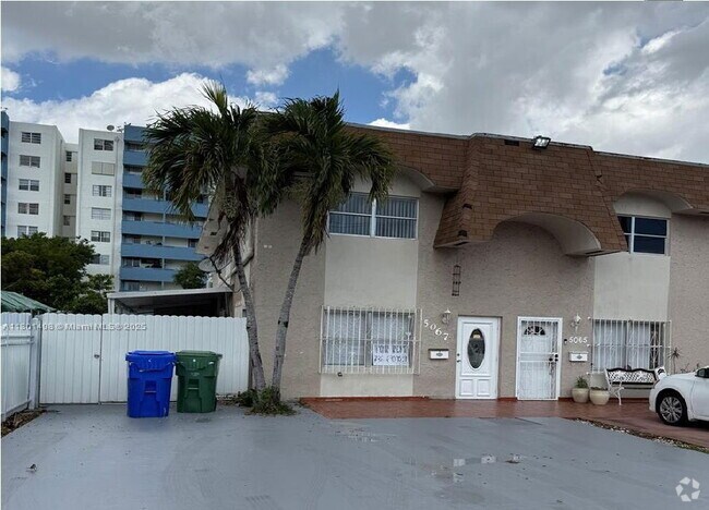 Building Photo - 5067 NW 5th St Rental
