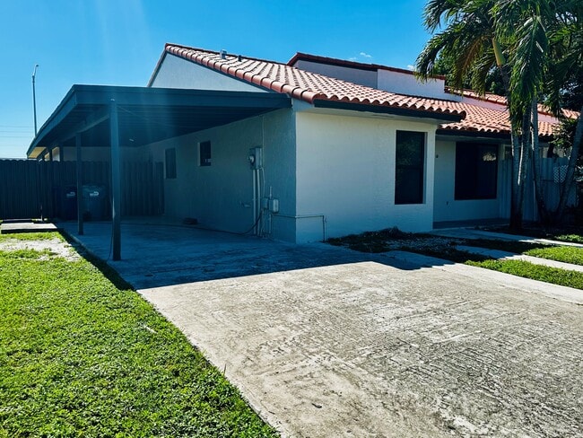 Photo - 9630 SW Grand Canal Dr