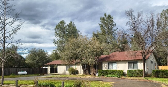 Building Photo - 4 Bedroom Happy Valley Home!