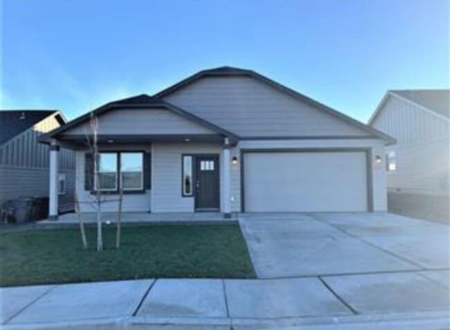 Building Photo - Newer Home in Kennewick, Great Location!