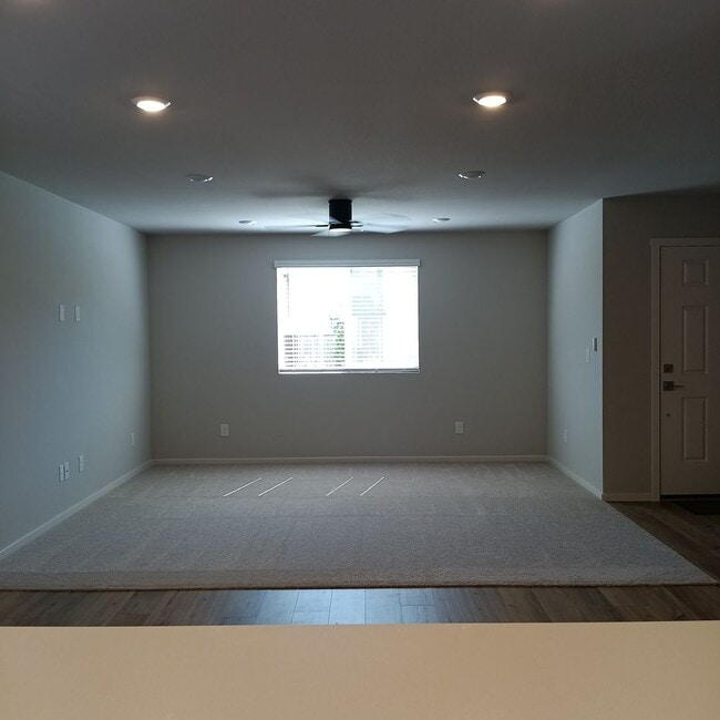 Photo - Beautiful Modern Home in Woodburn is Ready For You!!