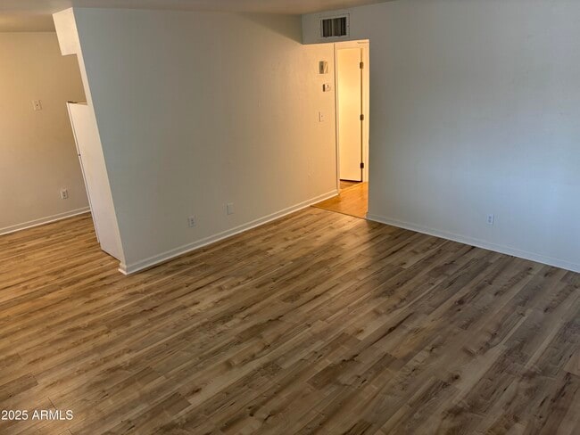 Photo - 310 W 8th Ave Unidad D