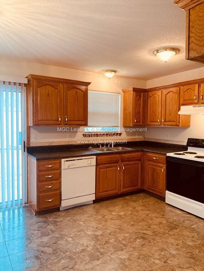 Photo - Spacious Raymore Townhome in Prime Remington Village Location