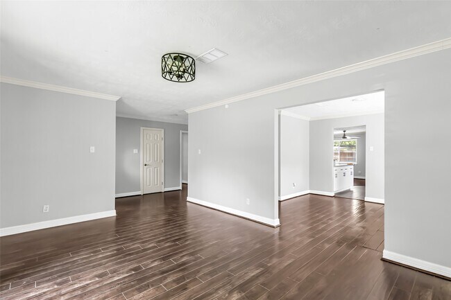 Photo - 211 W North Hill Dr