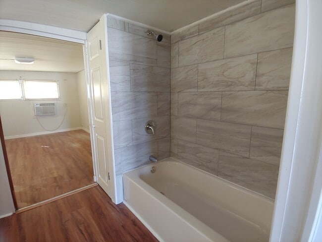 Photo - 912 49th Ave W