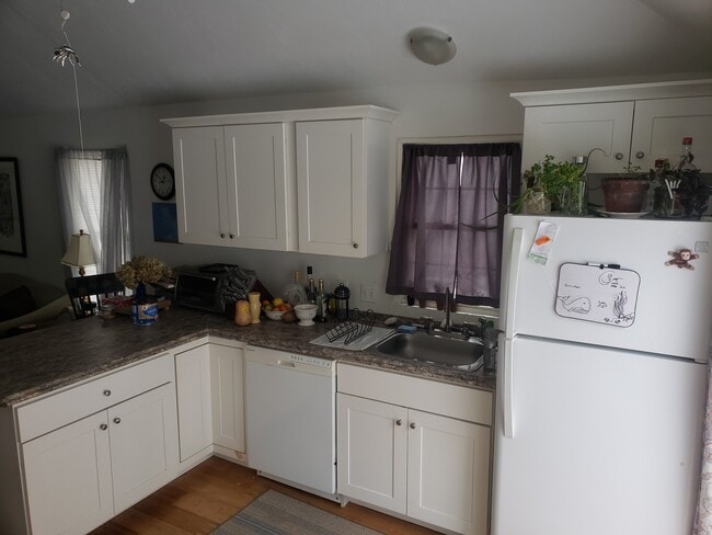 Photo - 930 W Shore Rd